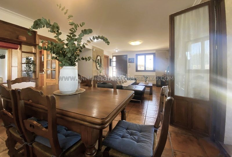 Foto f88224f7-d877-48cf-9235-932150bd38cc. Casa amb xemeneia calefacció aparcament piscina a Olóriz