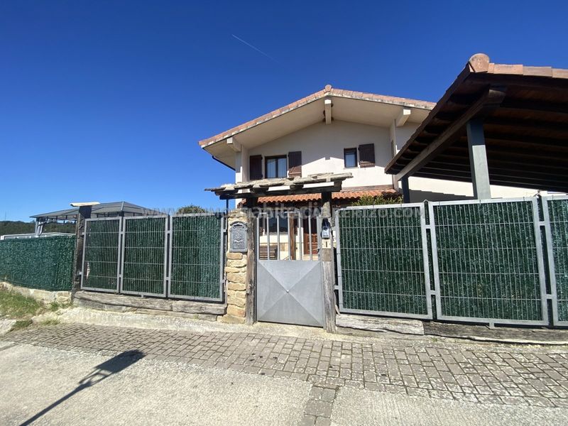 Foto f90e2296-8aed-49ac-bd56-283c96239ed5. Casa amb xemeneia calefacció aparcament piscina a Olóriz