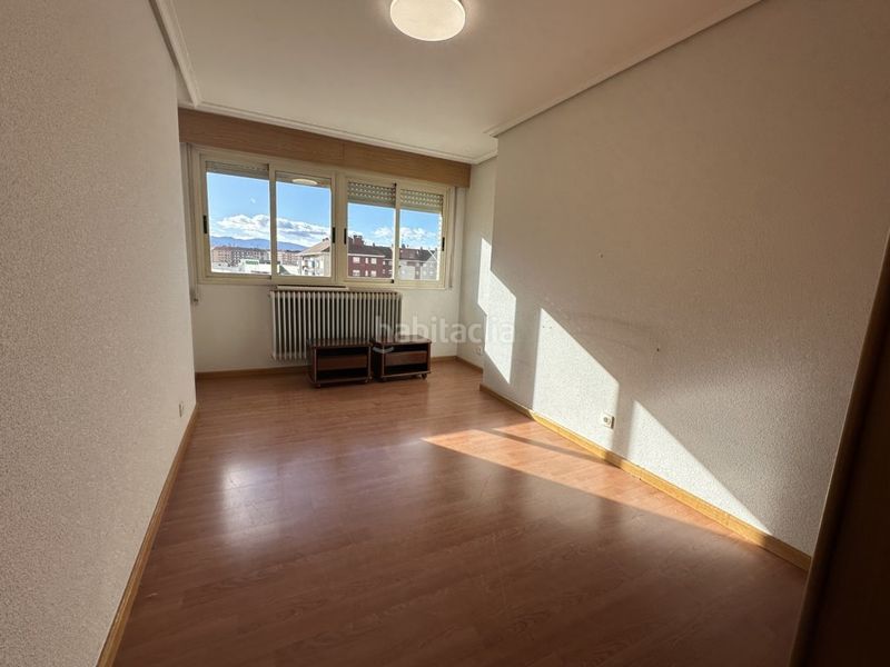 Foto 21617674-7179-4ed8-b573-28c0988c02a3. Pis amb calefacció aparcament piscina a Portillejo - Valdegastea Logroño