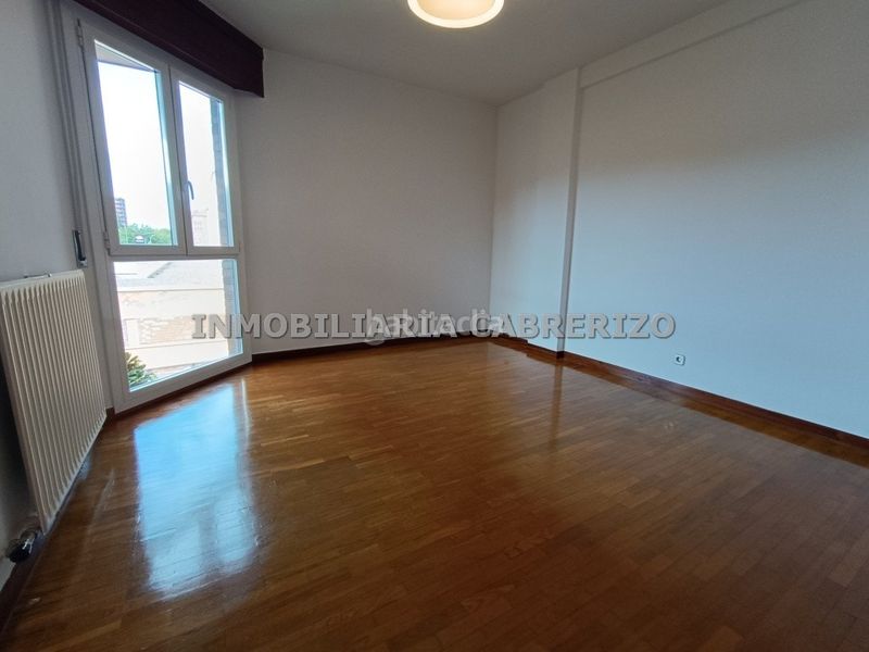 Foto 127f891c-16e3-40d6-b4b1-9ccf570ae566. Casa en Avenida Madrid Logroño