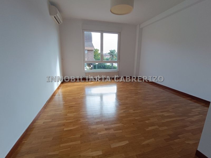 Foto 5cebeb2f-ad73-443a-8b5f-05a281863f58. Casa en Avenida Madrid Logroño