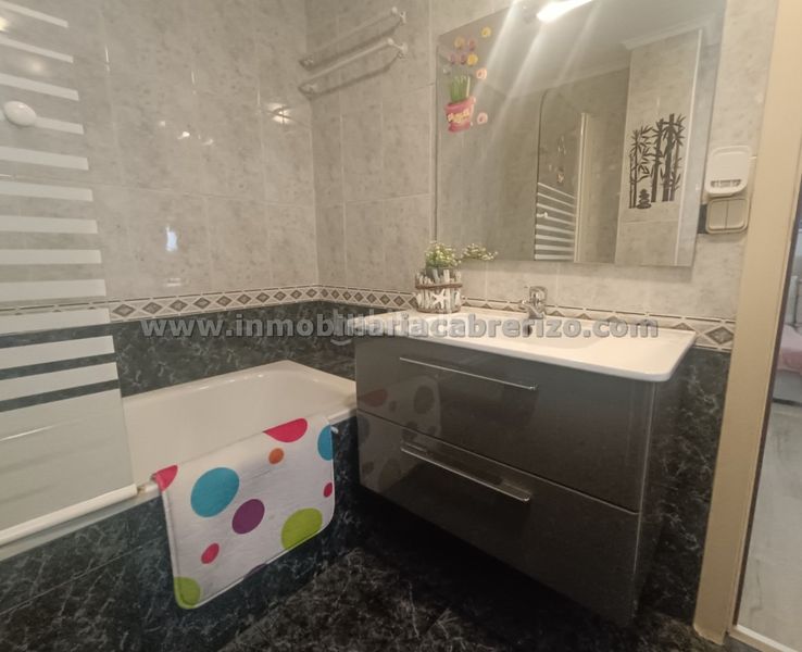 Foto 006fe517-ad0e-4d78-9da0-15c29c6f9f7e. Apartament amb xemeneia calefacció a Gran Via Logroño