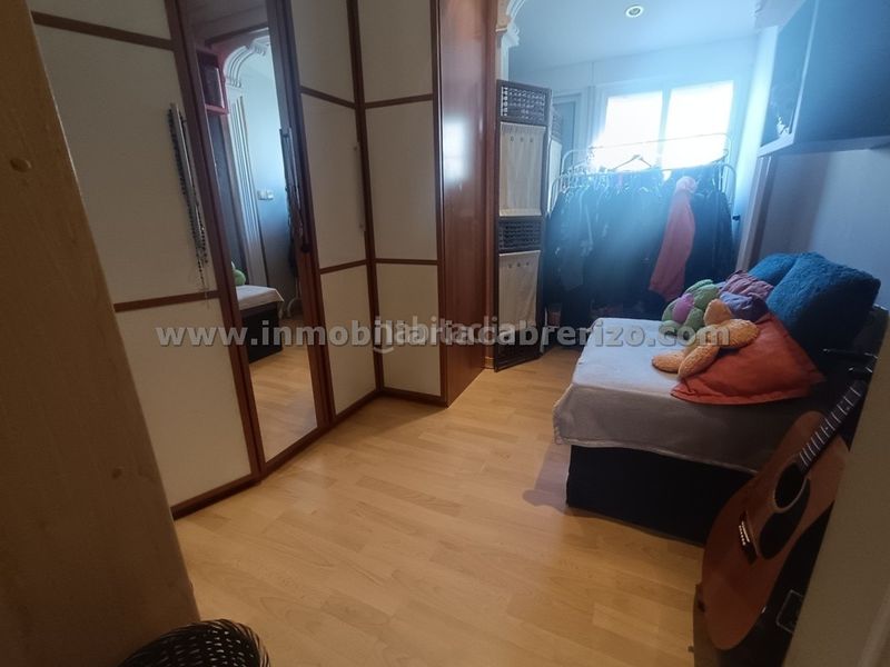 Foto 0be4ca68-867f-4d00-8080-a5c7af11e7b7. Apartament amb xemeneia calefacció a Gran Via Logroño