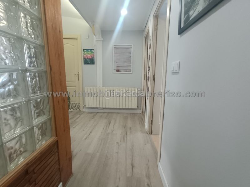 Foto 51de9b8d-ba60-489c-b2f9-4432676c61f7. Apartament amb xemeneia calefacció a Gran Via Logroño