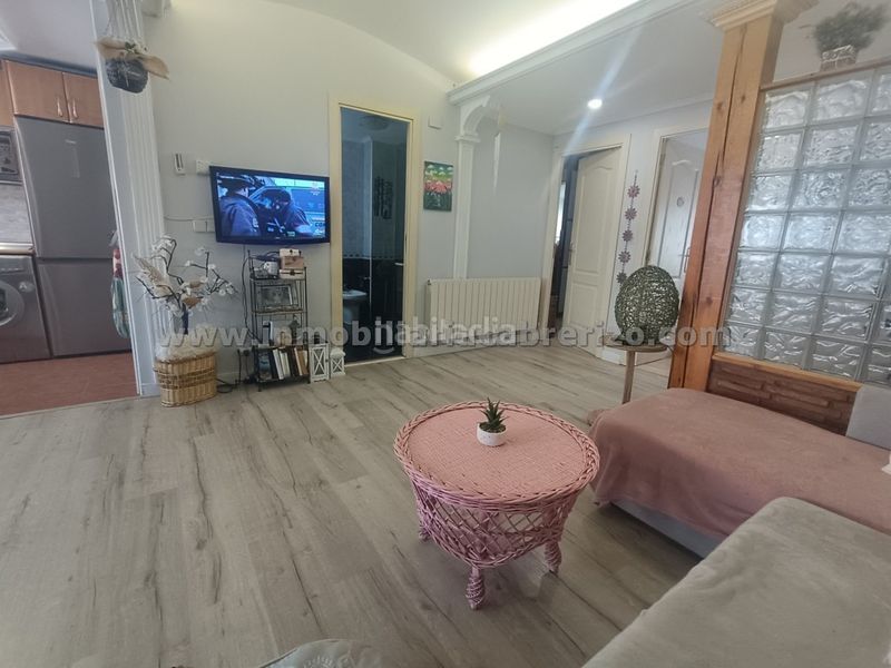 Foto 5d2f617c-50b6-4193-881b-2d4528e532a4. Apartament amb xemeneia calefacció a Gran Via Logroño