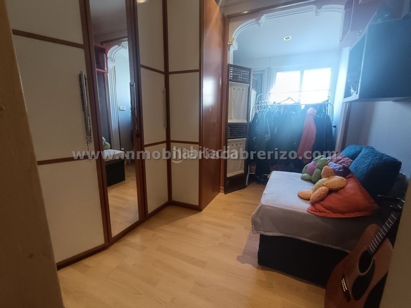 Foto d74a96d6-a090-4955-b5e3-d4742fdc2c8f. Apartament amb xemeneia calefacció a Gran Via Logroño