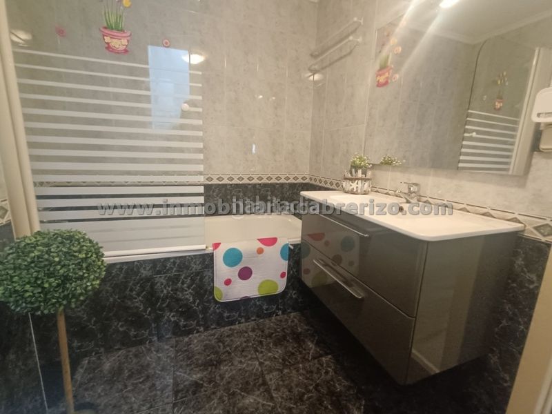 Foto feb1e3c6-943a-4cdc-a6a6-83c1aff3a85d. Apartament amb xemeneia calefacció a Gran Via Logroño