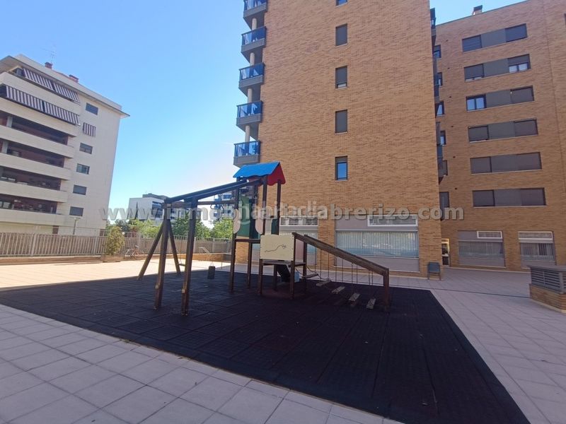 Foto 32ad3b2c-eb9f-4faa-bb23-c81032ce50d9. Pis amb calefacció aparcament piscina a La Cava - Fardachón Logroño