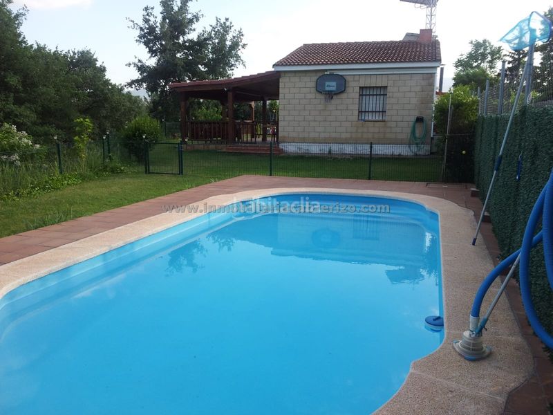 Foto 691b1247-3e86-4d29-9b4e-c4ea194c936a. Casa amb xemeneia calefacció aparcament piscina a Sojuela