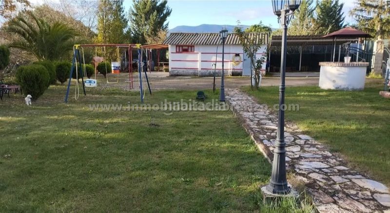 Foto 69e82d10-3360-467a-81f3-ec851f13f2eb. Casa amb xemeneia calefacció aparcament piscina a Sojuela