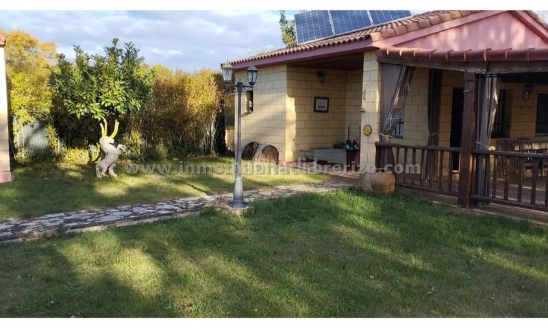 Foto 6a7ebf1d-3789-4c2d-ac24-ebae79e28361. Casa amb xemeneia calefacció aparcament piscina a Sojuela