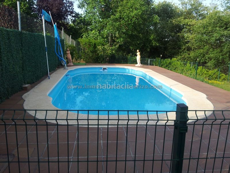 Foto 9f7e3581-f39e-4317-9482-9c8921470640. Casa amb xemeneia calefacció aparcament piscina a Sojuela