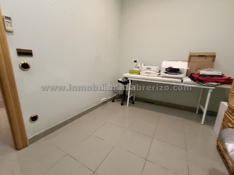 Foto bcd6a5d4-c2c2-4cb0-b87c-a0a5942b4ea7. Local comercial amb calefacció a Gran Via Logroño