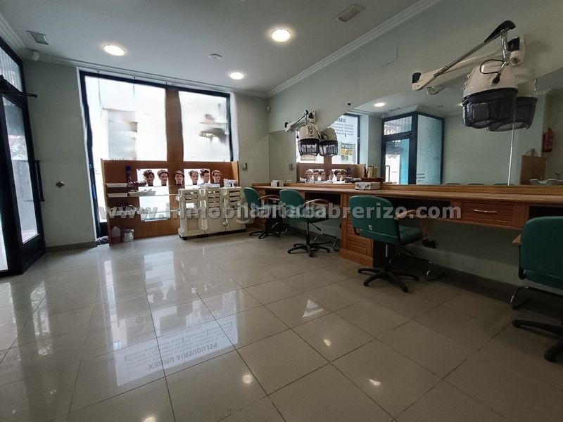Foto c2f15106-cfbc-479f-9c63-ca1c52ead8a0. Local comercial amb calefacció a Gran Via Logroño