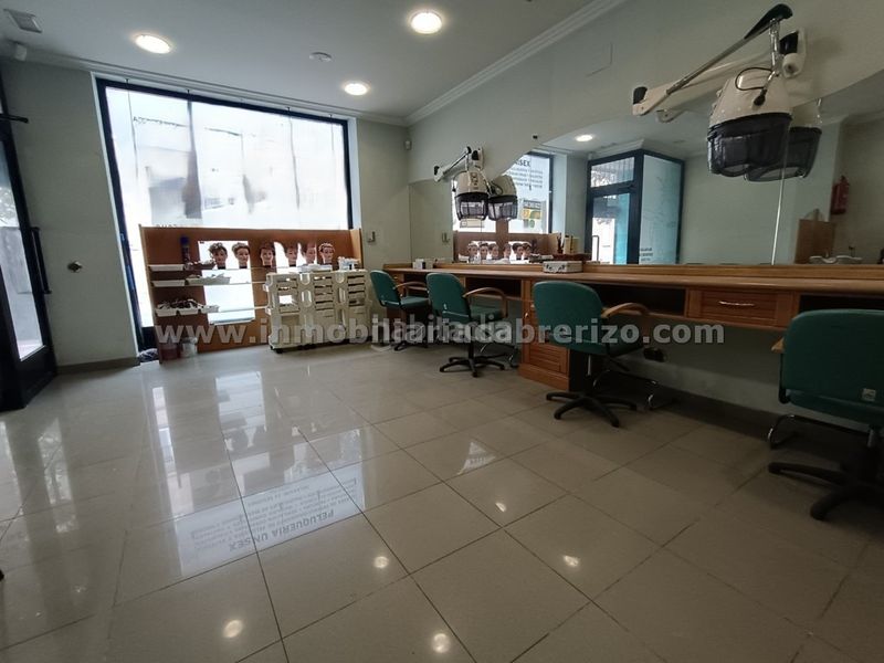 Foto c4b4c1a7-8096-4ae0-864d-477147f818fc. Local comercial amb calefacció a Gran Via Logroño