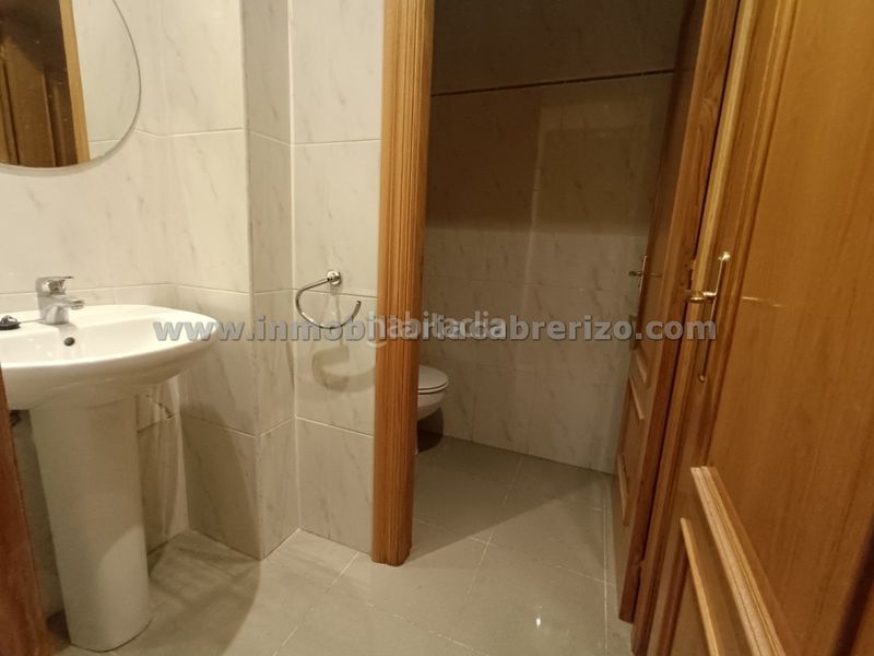 Foto eb626cd7-828a-4f21-a3ac-229b855aa85a. Local comercial amb calefacció a Gran Via Logroño