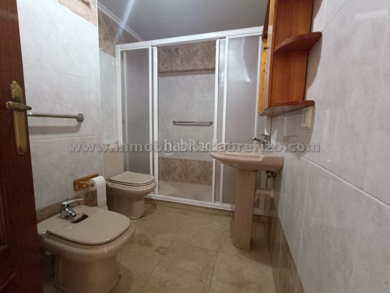 Foto 7d2e68f9-2599-40cc-86dc-527fc6f9f53a. Apartament amb calefacció aparcament a San Adrián Logroño