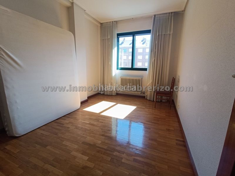Foto ab7c9509-4712-4b48-b6be-04791aedb565. Apartament amb calefacció aparcament a San Adrián Logroño