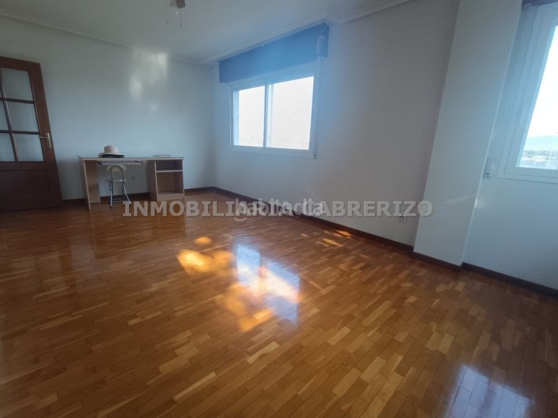 Foto a4efd8fa-c8cd-4dd6-bd80-520f9dfcfbaf. Estudi amb calefacció aparcament a Cascajos - Piqueras Logroño