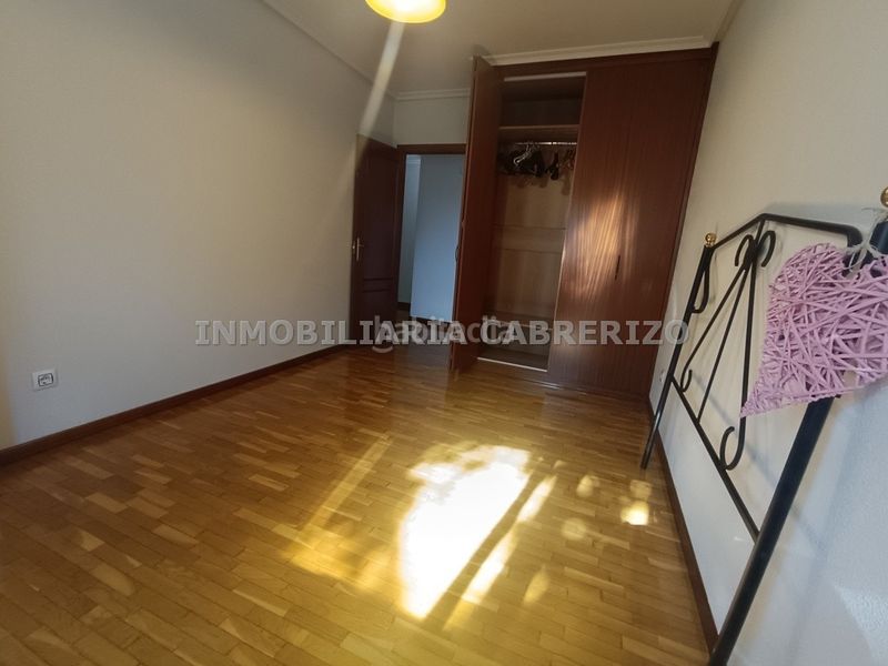 Foto f063d0aa-2934-4a94-974b-6c8c0b043867. Estudi amb calefacció aparcament a Cascajos - Piqueras Logroño