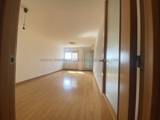 Pis  Calle mar�a dominguez. Estupendo piso c�ntrico con dos plazas de garaje y trastero