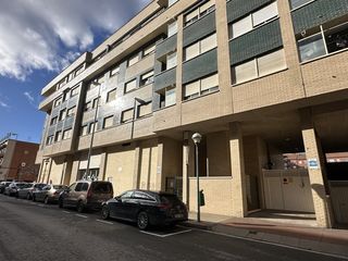 Rent Car parking in Calle paula montalt 13