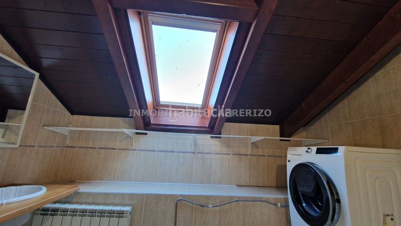 Foto 257f0b57-dca2-4a11-8bf0-7b28d0d3ec9a. Dúplex amb xemeneia calefacció aparcament a Sojuela