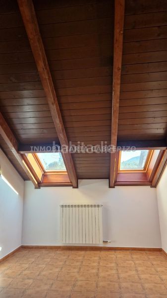 Foto b939e22a-2738-40af-8864-f479523fef54. Dúplex amb xemeneia calefacció aparcament a Sojuela