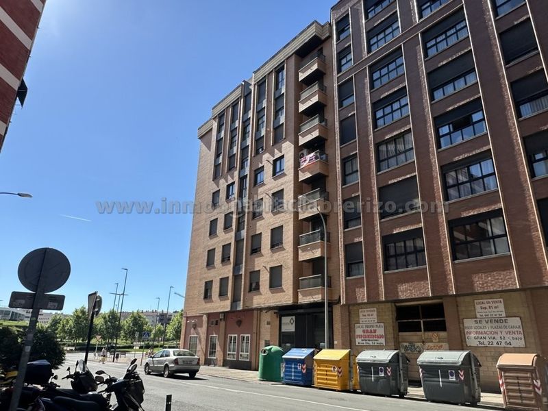 Foto 9d4b20a4-55a3-41e5-94b5-9dd492ee6b61. Pis amb calefacció aparcament a Jesuitas Logroño