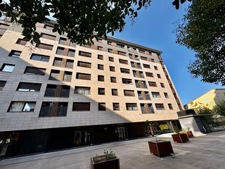 Appartement  Paseo josefa ardanaz. Apartamento en zona bien comunicada