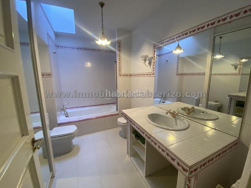 Foto 421bd631-63b9-4e09-bc82-47bc8aa02a02. Casa con riscaldamento parcheggio piscina in Avenida Madrid Logroño