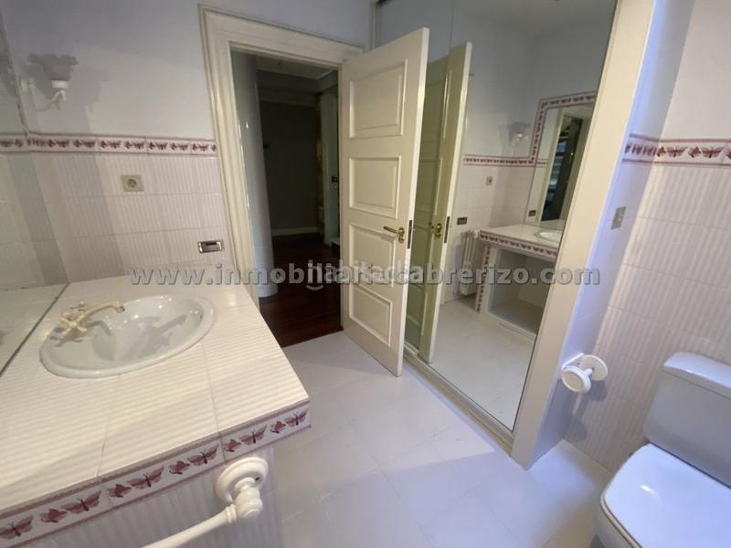 Foto 476da6e0-9012-42fc-8f35-517e4de6838e. Casa con riscaldamento parcheggio piscina in Avenida Madrid Logroño