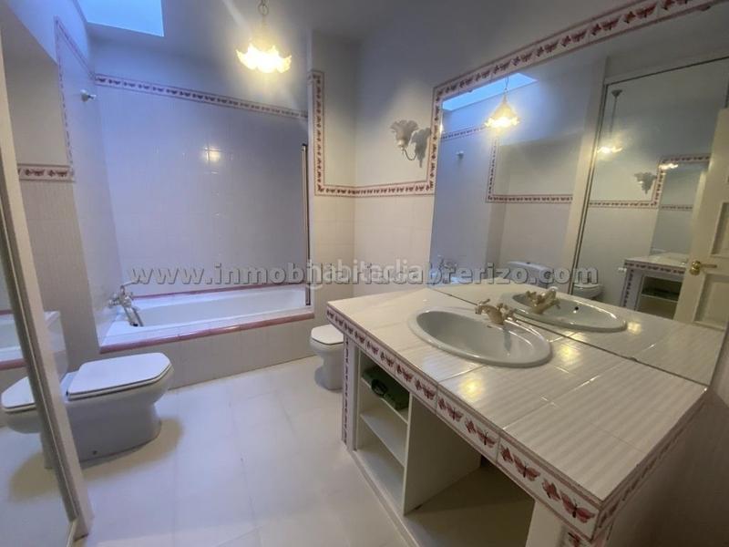 Foto 5ba2fdd1-6973-4dca-b4f4-3574d901e379. Casa con riscaldamento parcheggio piscina in Avenida Madrid Logroño