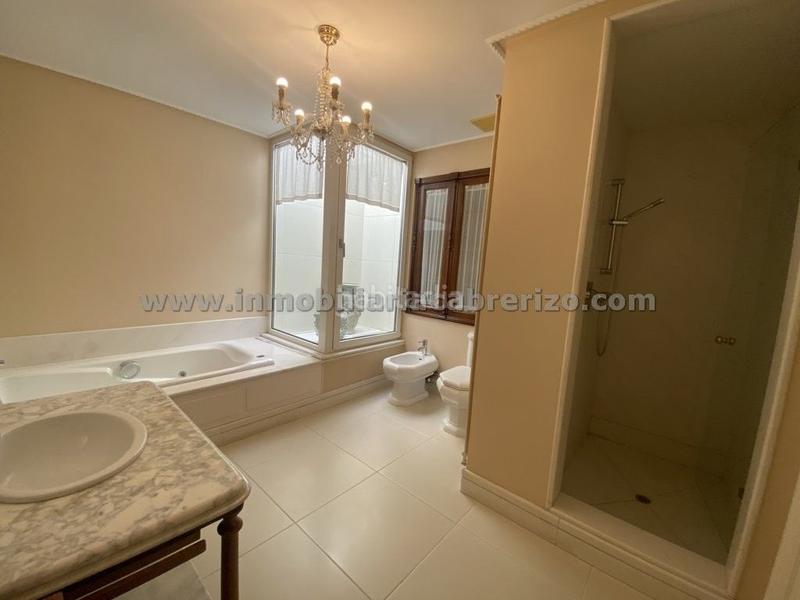 Foto d71010f2-920e-43e4-91f0-13bba32eb652. Casa con riscaldamento parcheggio piscina in Avenida Madrid Logroño