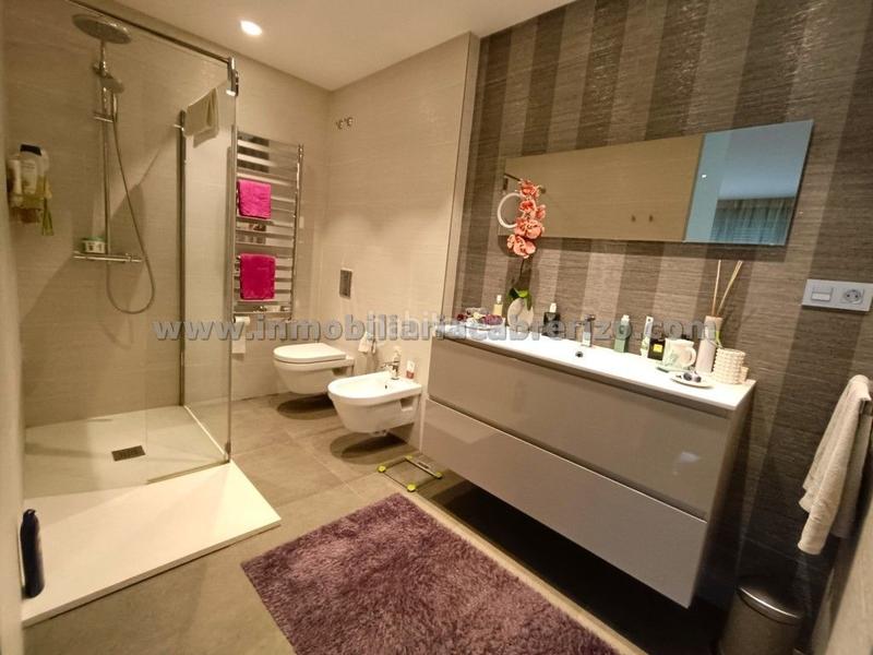 Foto 073589c2-10e5-4f71-8f6e-e7ff37f2cd62. Casa a schiera con riscaldamento parcheggio piscina in Logroño