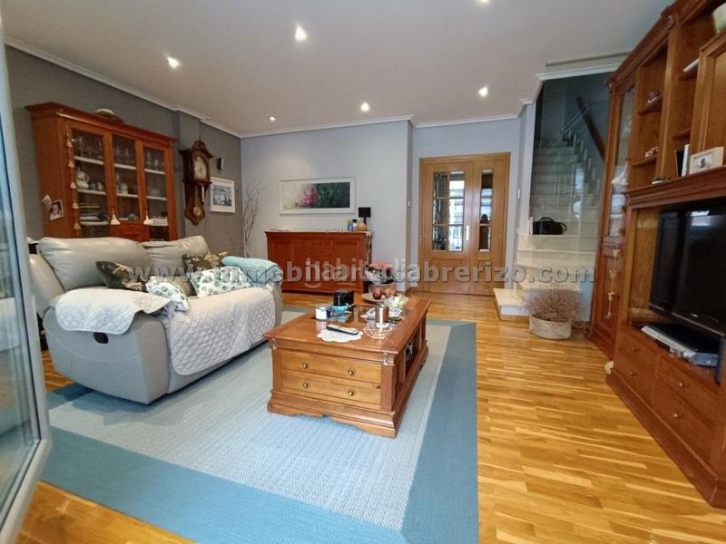 Foto 371d9e90-f793-4f03-852f-724ba144f99b. Casa a schiera con riscaldamento parcheggio piscina in Logroño