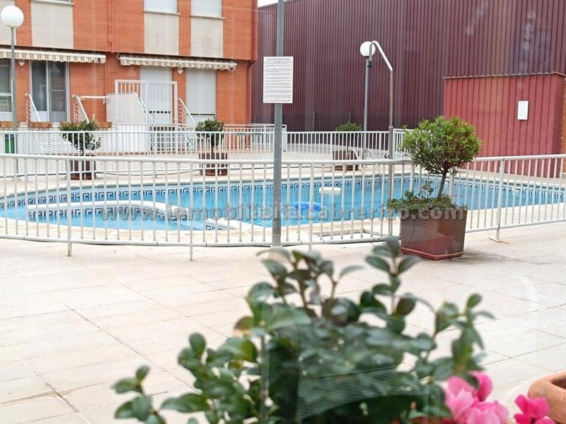 Foto 46292138-9bc3-4d28-a310-4b4220ae7020. Casa a schiera con riscaldamento parcheggio piscina in Logroño