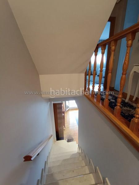 Foto 74ae3a8e-ddde-4edd-a7ba-e43a2dbf3283. Casa a schiera con riscaldamento parcheggio piscina in Logroño