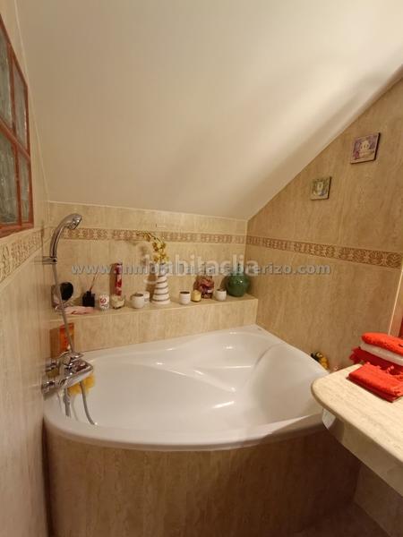 Foto 848d0940-6f7b-4be4-a935-a14fed0138c7. Casa a schiera con riscaldamento parcheggio piscina in Logroño