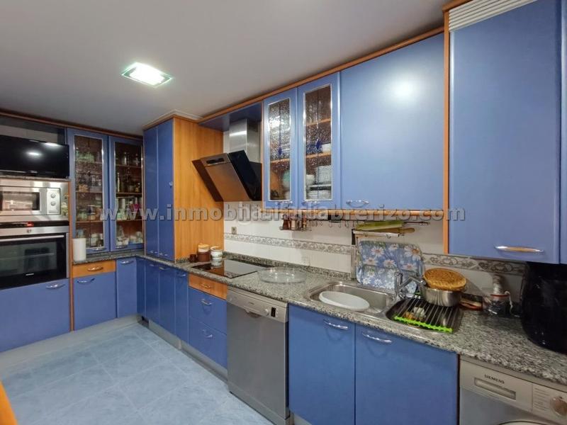 Foto b0be779f-50d6-437b-bfde-f80379a9449c. Casa a schiera con riscaldamento parcheggio piscina in Logroño