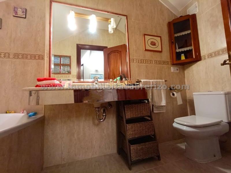 Foto dae19af4-caf3-4eaa-b421-14dbf4d339c5. Casa a schiera con riscaldamento parcheggio piscina in Logroño