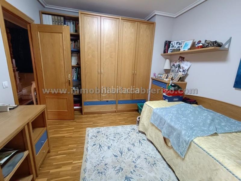 Foto e241e01a-ffbf-43b7-b056-0a3da3a8172c. Casa a schiera con riscaldamento parcheggio piscina in Logroño