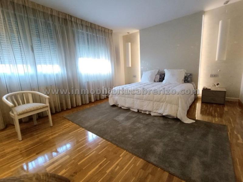 Foto 32a21bde-b8f0-4804-b665-1debe4a5cbf7. Maison jumelée avec chauffage parking piscine dans Portillejo - Valdegastea Logroño