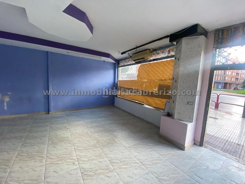 Foto 3086d7ca-6221-46ec-99e4-461b78aba3e7. Local comercial a Gran Via Logroño