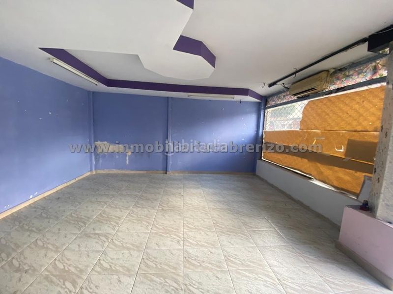 Foto 58186338-e464-4086-8d40-2f75b552aee3. Local comercial a Gran Via Logroño