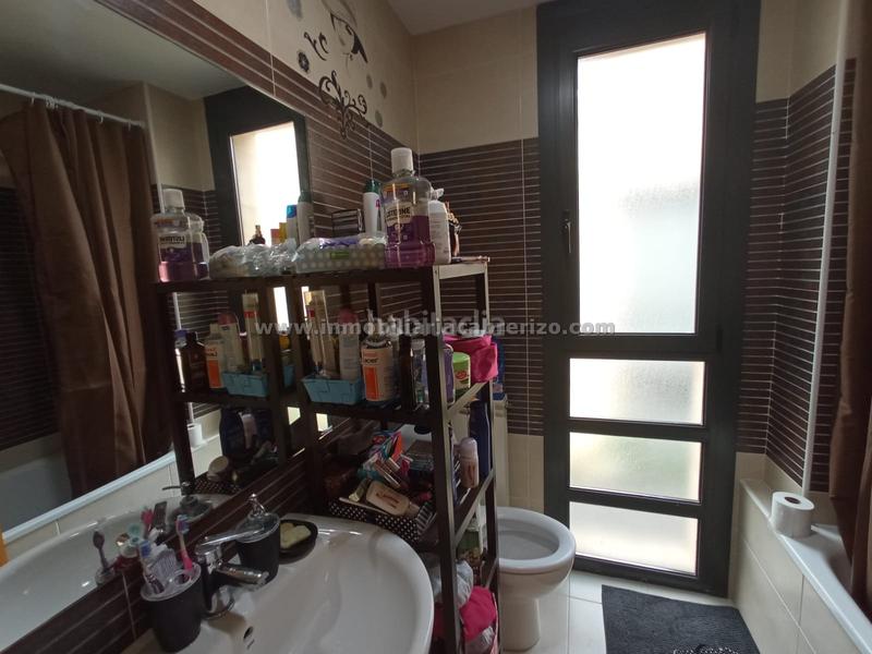 Foto 0b42b3dd-75ff-4dfc-bb17-d9a665101ec3. Casa adossada amb calefacció aparcament piscina a Alberite