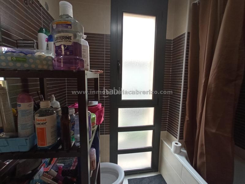 Foto 5e7f5d71-dc46-49ad-8668-f9cbad7689f2. Casa adossada amb calefacció aparcament piscina a Alberite