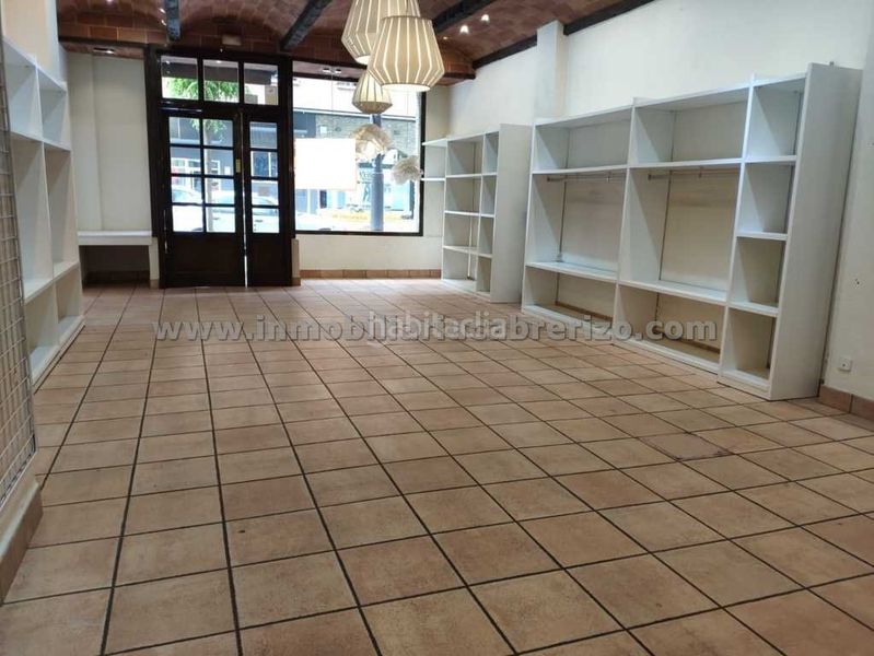 Foto c9f6a22f-4a81-4e87-b36f-696d91b29019. Lloguer local comercial a Oeste Logroño