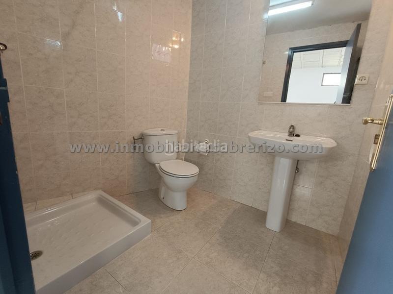 Foto 1fc734b7-dc02-4b44-8077-aab43a7c8b75. Terreno residencial terreno urbanizable con pabellón en Navarrete