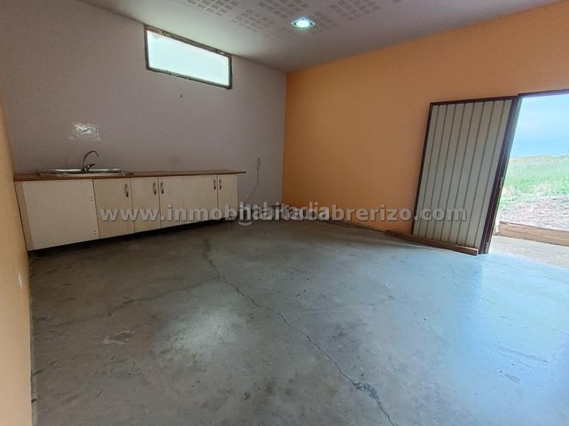 Foto 2563ef66-4dd6-490e-a659-2736057180ae. Terreno residencial terreno urbanizable con pabellón en Navarrete